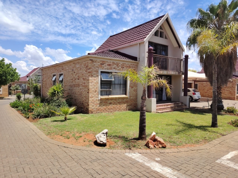 To Let 3 Bedroom Property for Rent in Langenhovenpark Free State